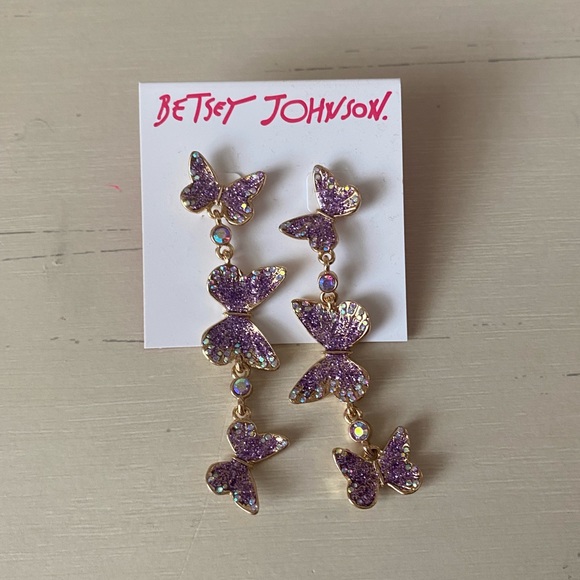NWT Betsey Johnson lavender Butterfly drop Mismatched Earrings - Picture 2 of 3